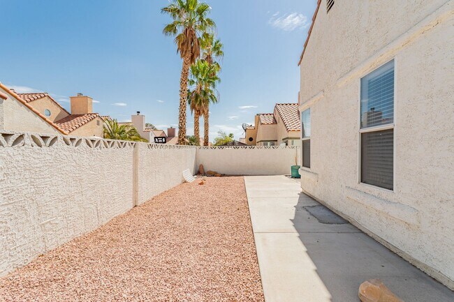 Building Photo - Remodeled 3 Bed Single Story Home