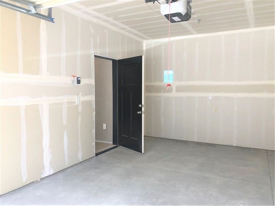 Garage - 1813 W Newcastle Ln