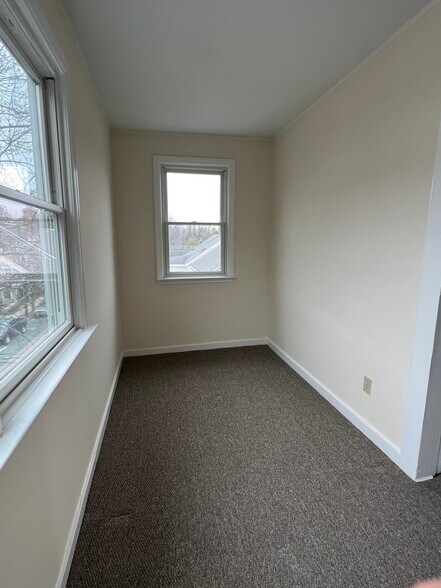 Building Photo - 10 S Eckar St