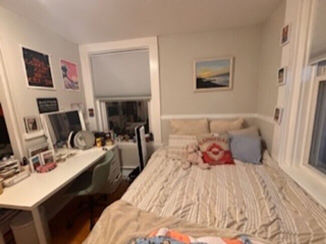 Building Photo - Don't Miss out on this giant 3 bed in the North End