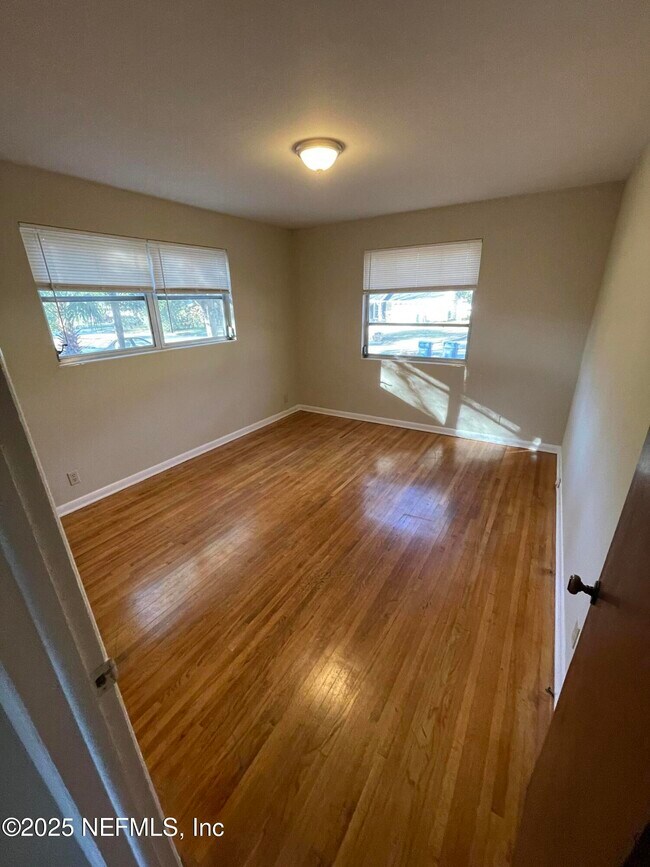 Building Photo - 5452 Santa Rosa Way