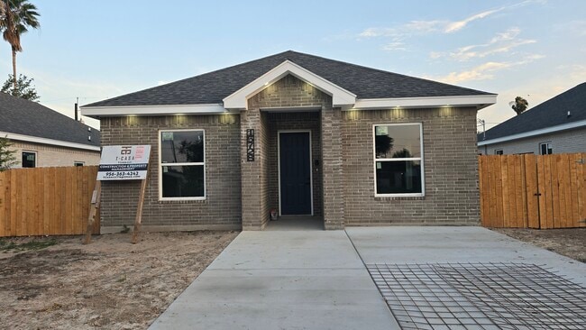 Building Photo - 15720 Palm Vista Dr