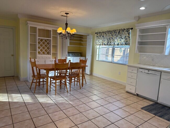 Building Photo - 1115 Salem Rd