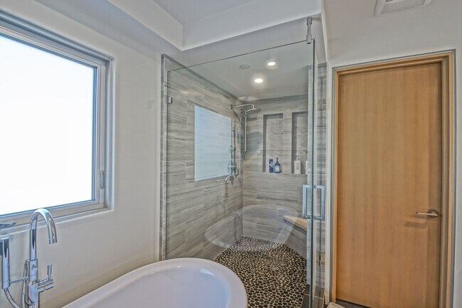 Building Photo - NEWER, LUXURIOUS & MODERN, 2920 SQ FT HOME W/ HIGH END DETAILS, AMAZING DECK/BALCONY SPACE, 2-CAR...