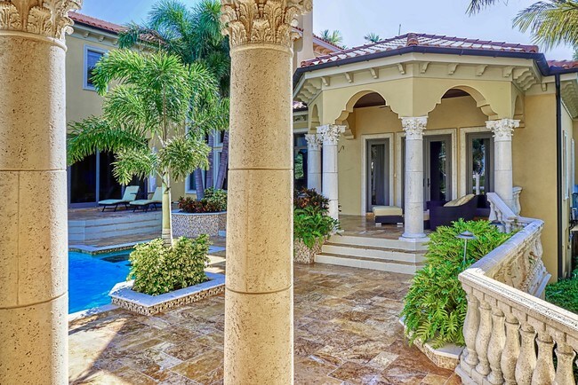 Building Photo - 1363 Oceanview Dr