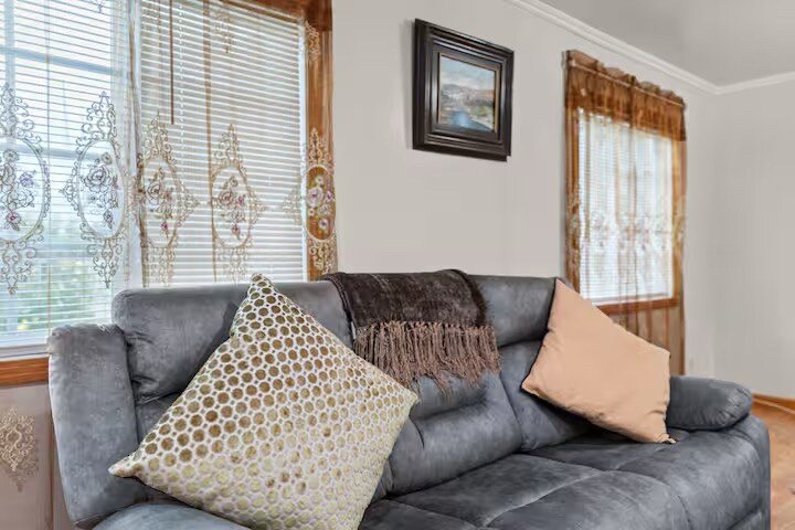 Building Photo - 430 E 184th St