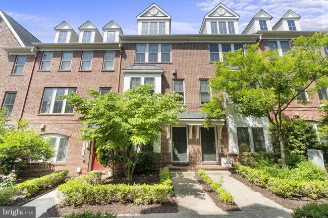 Building Photo - 2509 S Kenmore Ct