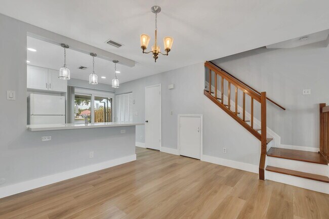 Building Photo - 2856 Belmont Ln