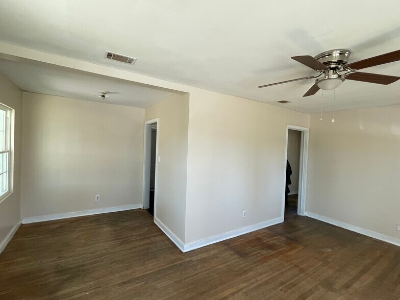 Building Photo - 712 Georgia Ave