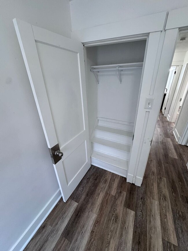 Building Photo - Gorgeous Fully Renovated 4-Bed 1-Bath House In Christy Park!!!