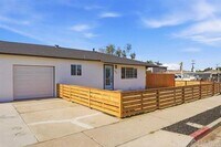 Building Photo - 702 Oaklawn Ave