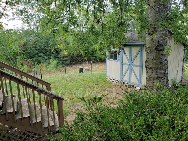 Building Photo - 553 Owendale Dr