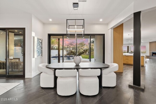 Building Photo - 3135 E Palo Verde Dr