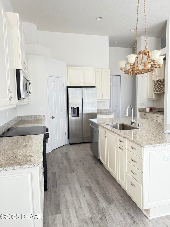 Building Photo - 14 Deep Woods Way