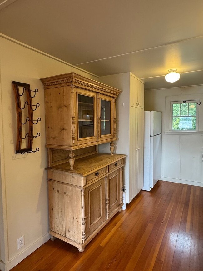Building Photo - Desirable Indianola waterfront just in time for summer
