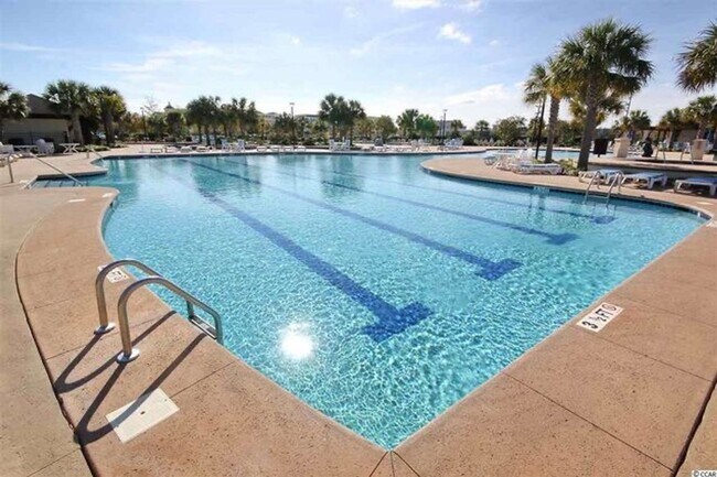 Building Photo - LUXURIOUS HIGH-END 2-story townhome in Market Common - walk to everything!