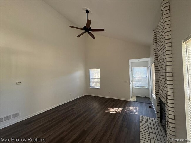 Building Photo - 6620 Fireside Ct