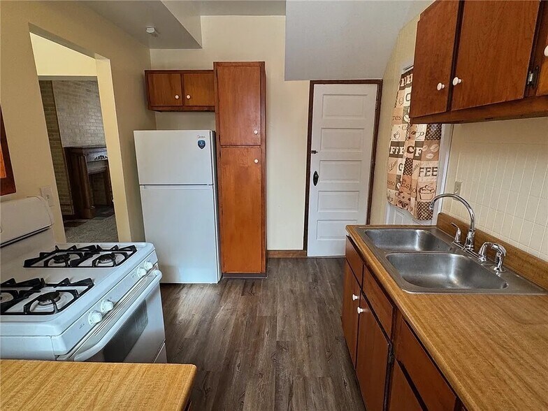 Building Photo - 227 Amy Ave