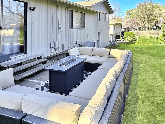 Building Photo - Spacious 4-Bed Westside Home