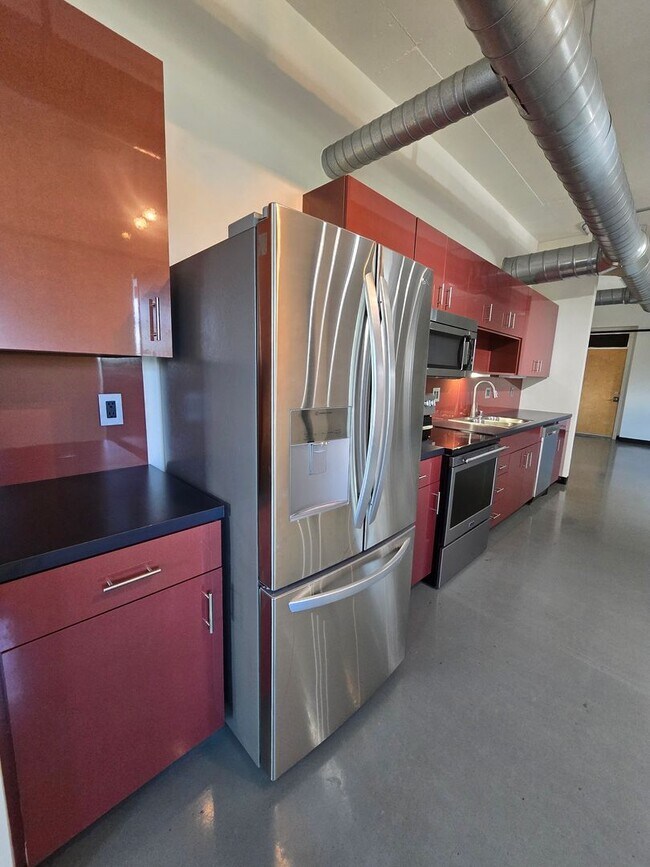 Building Photo - Luxurious 2BR , 2BA 2nd floor loft in East Downtown Area- aprox 1650 sq ft