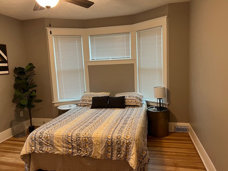 Building Photo - 1136 Peach St