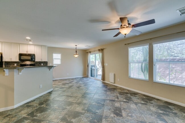 Building Photo - GORGEOUS HOME WITH TONS OF UPGRADES*MOUNTA...