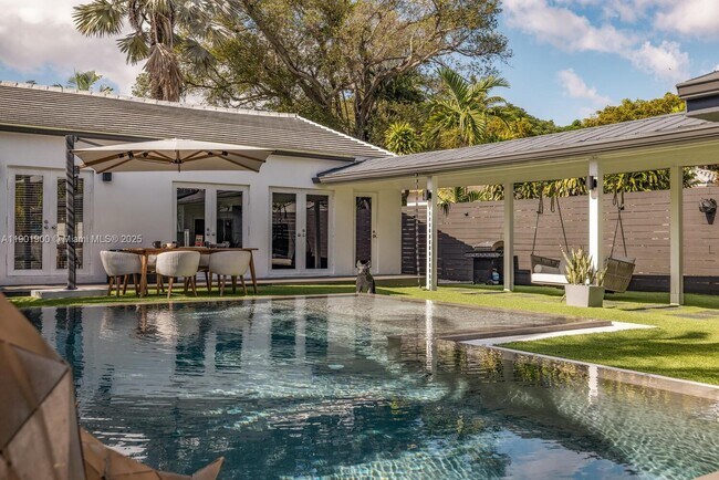 Primary Photo - 901 NW 7th Street Rd