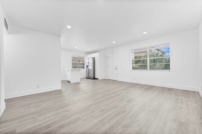 Building Photo - 511 Flanders K