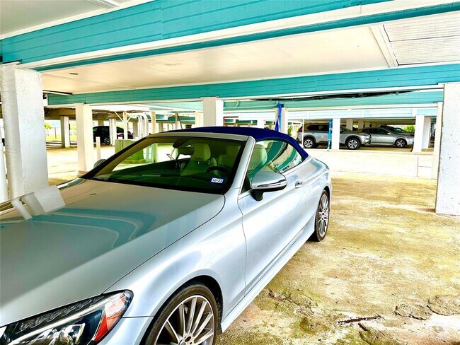 Building Photo - 500 Tiki Dr