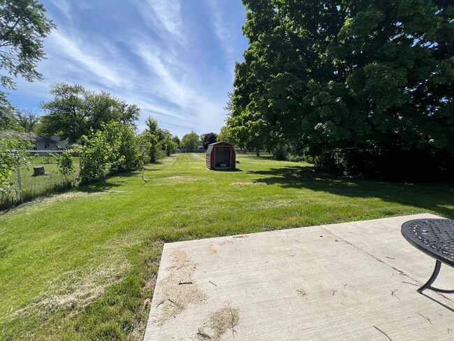 Building Photo - Charming 2 bedroom, 2 bathroom home located in East Peoria, IL.