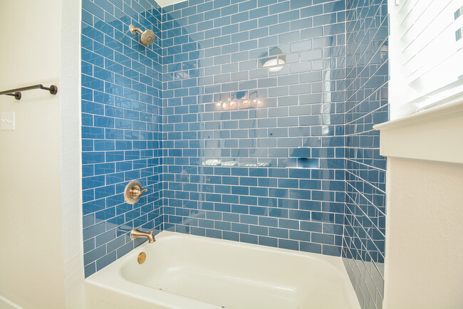 Beautiful new tile and fixtures - 2916 Arbor St