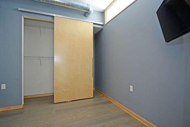 Building Photo - Modern 2-Bedroom Apartment with Private Pa...
