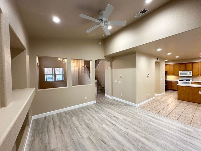 Building Photo - Beautiful Natomas Park Home – 5 Bed / 3 Bath, new interior paint, 2 story!