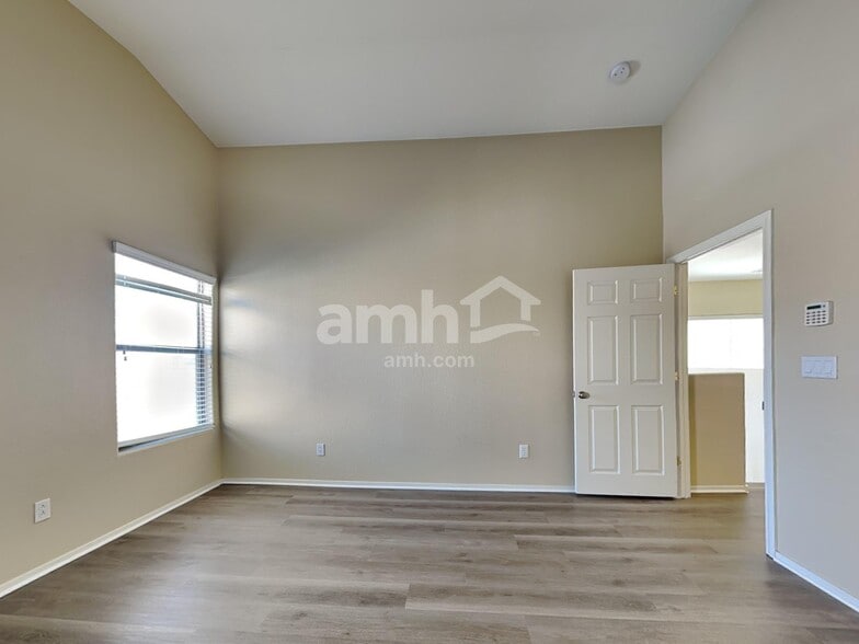 Building Photo - 8288 Amtrak Express Ave