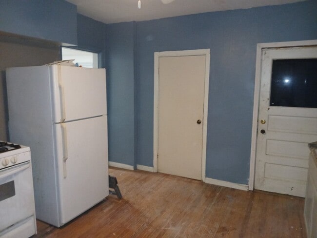 Building Photo - 2 Bedroom 1 Bathroom - Northeast Arts Dist...
