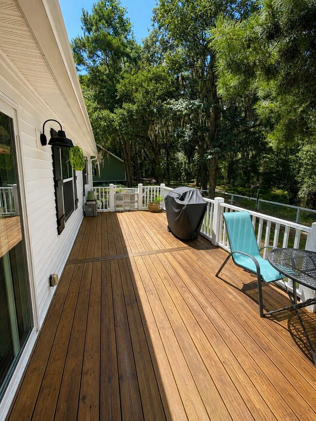 Building Photo - "Charming 3-Bed Waterfront Retreat with Scenic Views & Granite Countertops on Saint Helena Island"