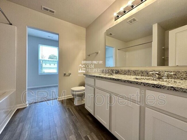 Building Photo - 974 Woodland Spgs Dr