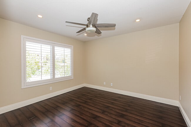 Building Photo - 2375 Del Mar Way