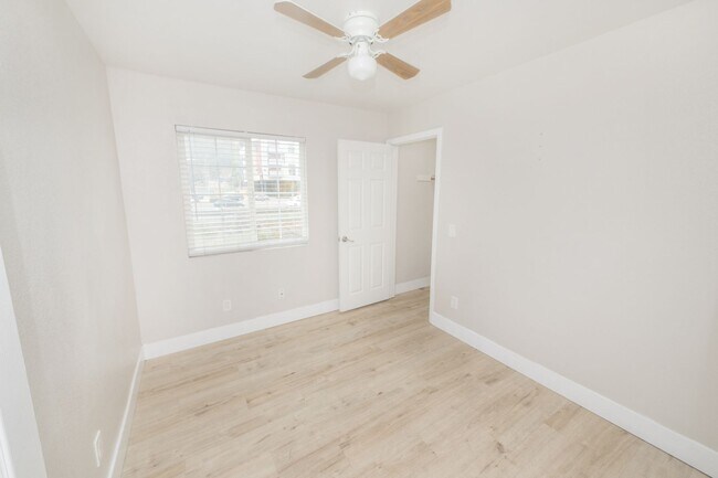 Building Photo - 511 Stork St