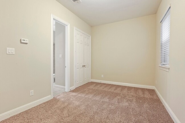 Building Photo - 5812 La Vista Dr