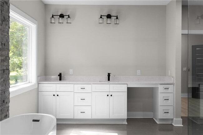 Building Photo - 1331 Diamond Ave SE