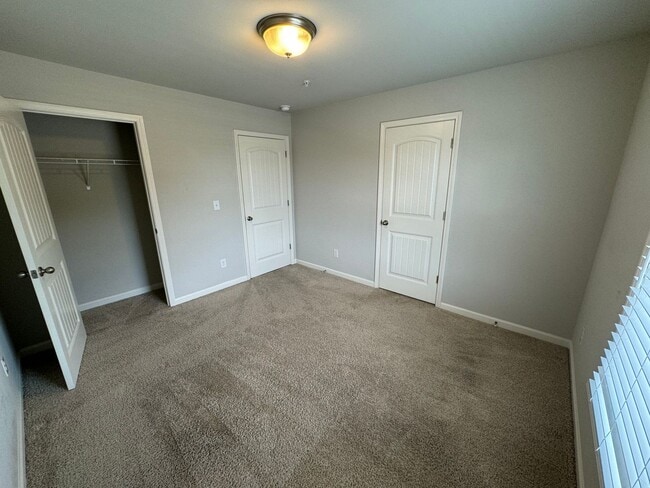 Building Photo - Modern 3/2.5 Townhome in Woodstock- $2,350
