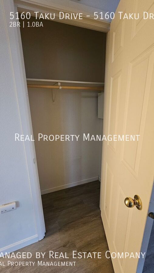 Building Photo - Two Bedroom One Bath Apartment Four Minute...