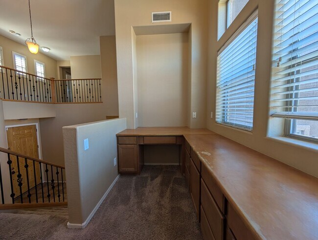 Building Photo - 4 Bedroom 2.5 Bathroom Gate Copper Canyon ...