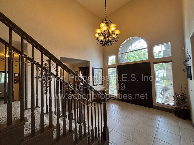 Building Photo - Gorgeous Villa - 3 Bed, 2.5 Bath - Beautiful Views - Highly Desirable Neighborhood!