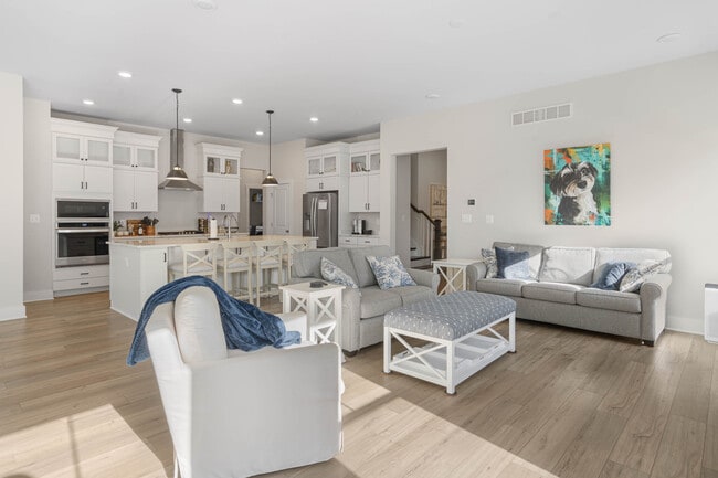 Building Photo - 31080 Silver Maple Dr