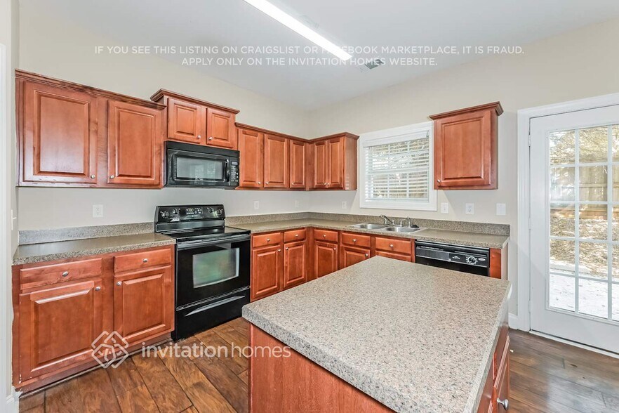 Building Photo - 5821 Apple Grove Rd NE
