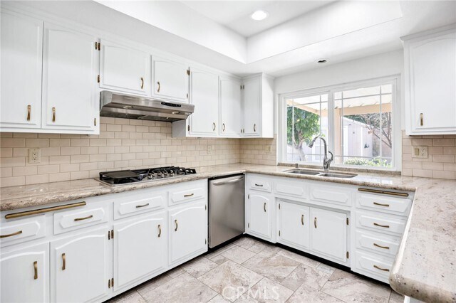 Building Photo - 41363 Plumrose St