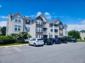 Building Photo - 5650 Wade Ct
