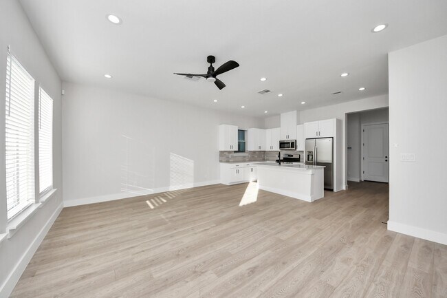 Building Photo - 8306 Comal St